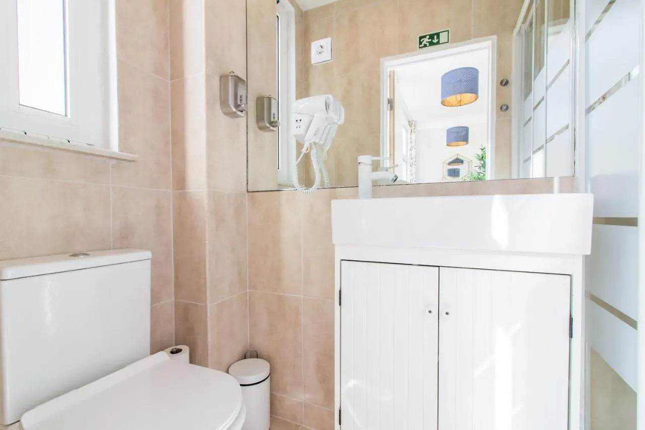 Guesthouse Liberdade - 7 Bedroom Apartment Lisbon