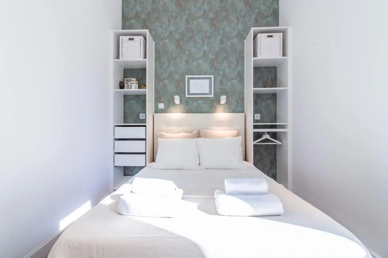 Guesthouse Liberdade - 7 Bedroom Apartment Lisbon Portugal
