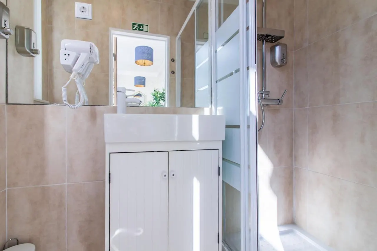Guesthouse Liberdade - 7 Bedroom Apartment Lissabon